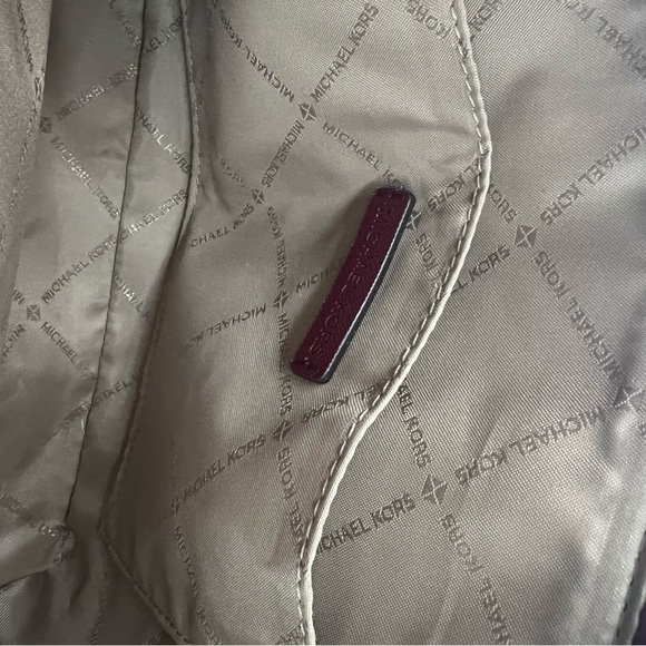 Michael Kors Bag, Berry colour. MATCHING WALLET LISTED!! does not come with it - Picture 4 of 8
